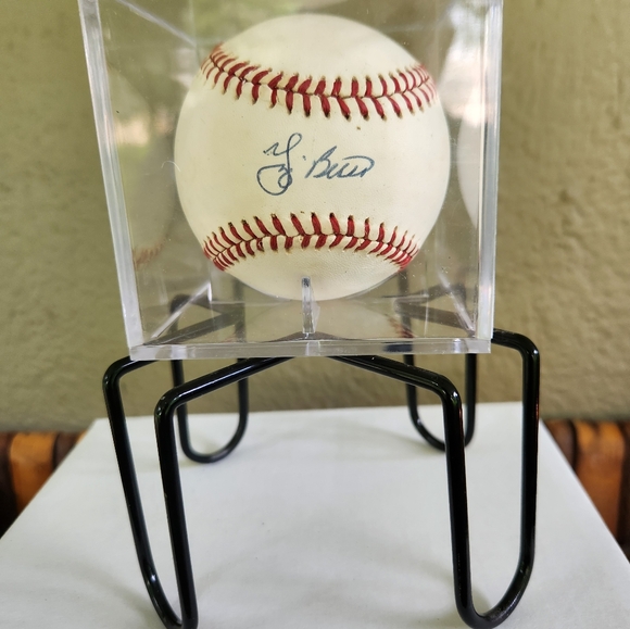 Yogi Berra Autographed Baseball ⚾️ - Picture 2 of 2